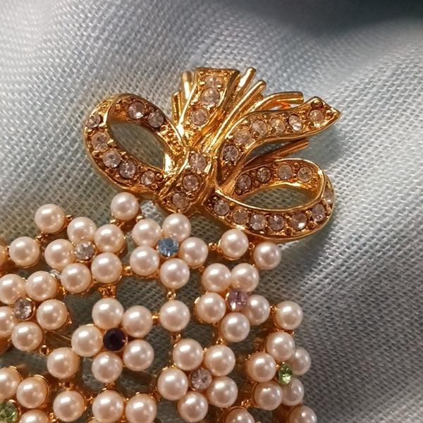 Pearl Bouquet W Gold Bow.