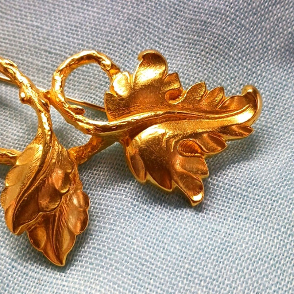Avon Vtg Gold W Bee Pearl.