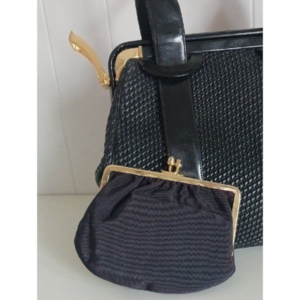 JUDITH LEIBER BLK TEXTURED AND PATENT BAG.