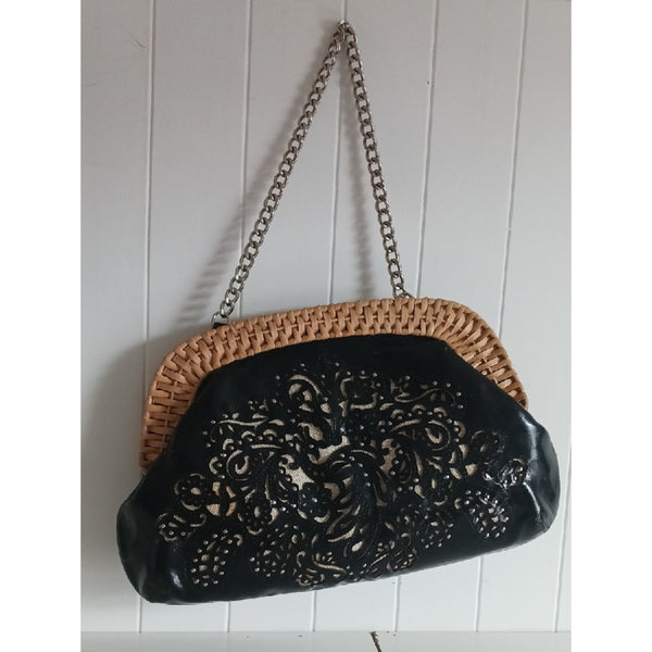 RAFE BLK LASER CUT PATENT CLUTCH.