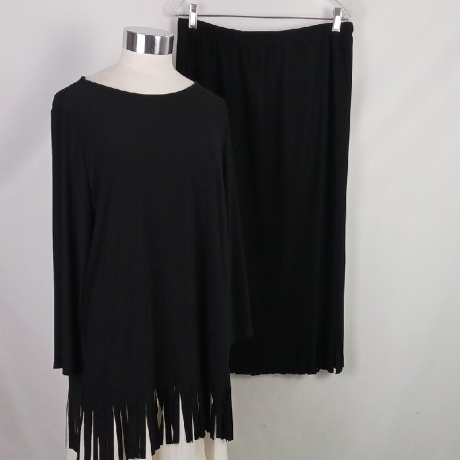 Antthony NWT Black Fringe Top/Skirt Set