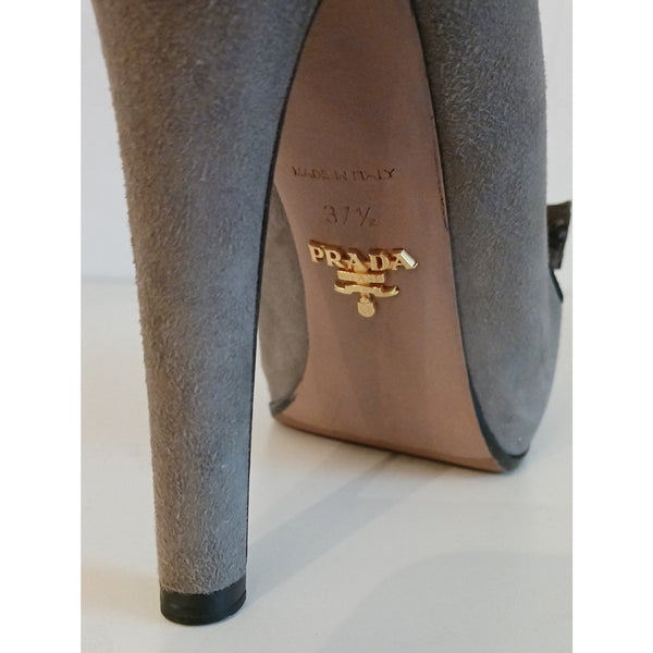 PRADA NEW GRAY SUEDE W TASSLE PUMPS