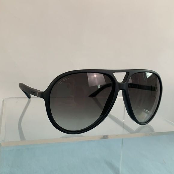 Gucci black frame aviator with case