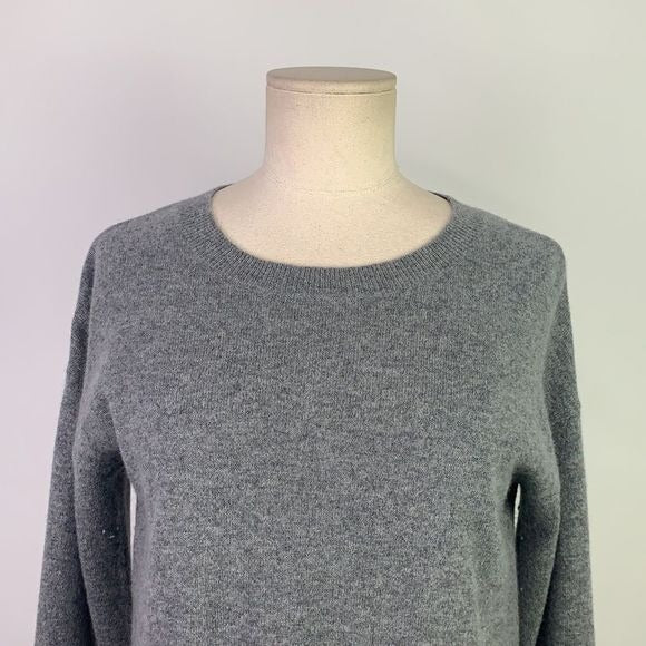 Gray cashmere sweater with fur trim cuffs