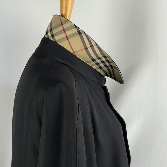 Burberry black mens trench with lining/long