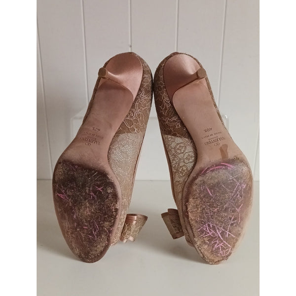 VALENTINO TAN LACE PEEP TOE W BOW PUMPS.