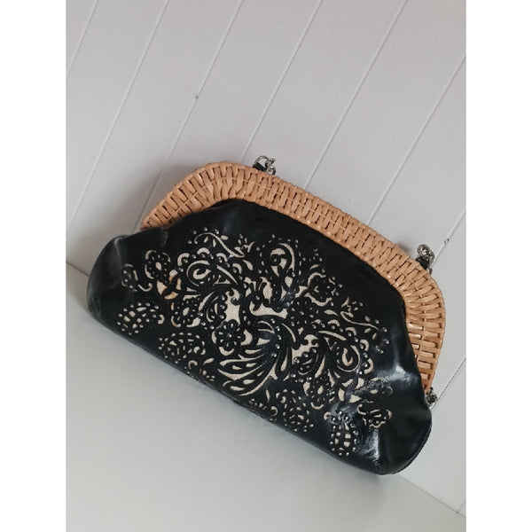 RAFE BLK LASER CUT PATENT CLUTCH.
