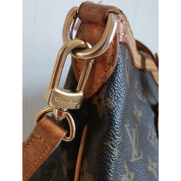 LOUIS VUITTON VTG STRAP SATCHEL BAG.