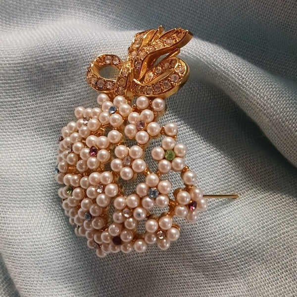 Pearl Bouquet W Gold Bow.