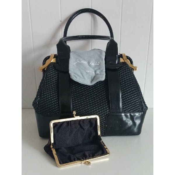 JUDITH LEIBER BLK TEXTURED AND PATENT BAG.