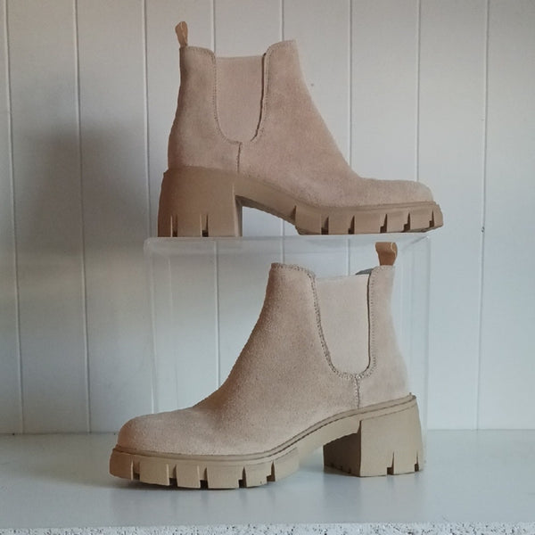 Steve Madden Tan Lugg Sole Suede Ankle Boots.