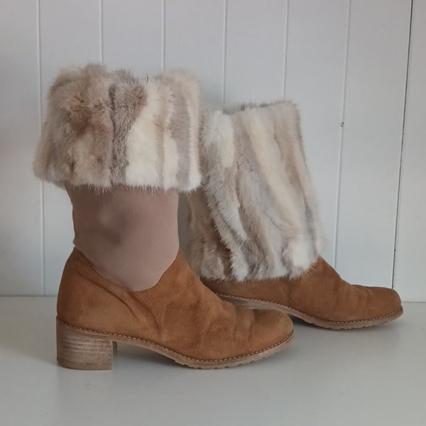 Suart Weitzman Tan W Fur Trim  Bootles.