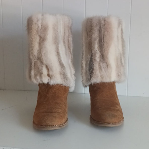 Suart Weitzman Tan W Fur Trim  Bootles.