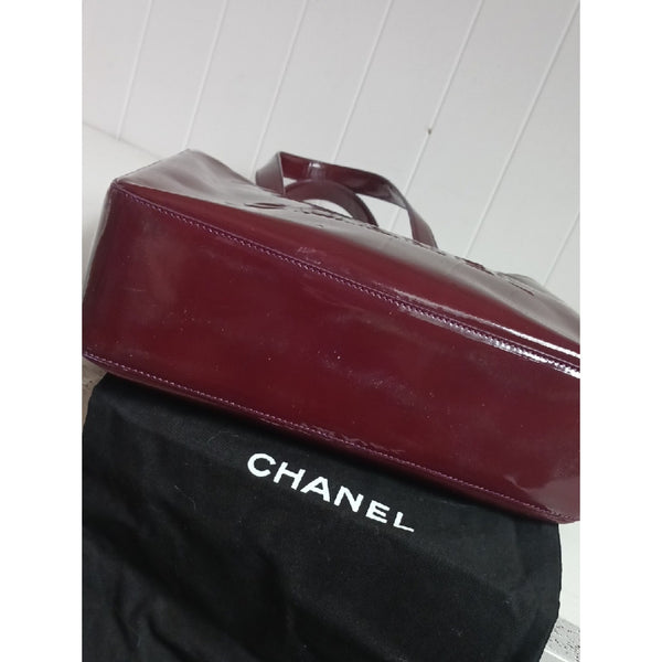 CHANEL WINE PATENT SMALL TOTE BAG.