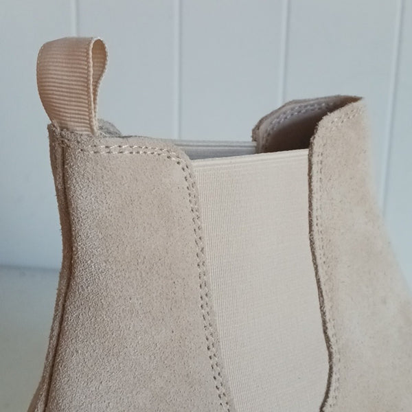 Steve Madden Tan Lugg Sole Suede Ankle Boots.