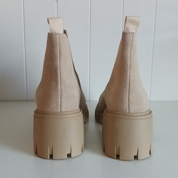 Steve Madden Tan Lugg Sole Suede Ankle Boots.