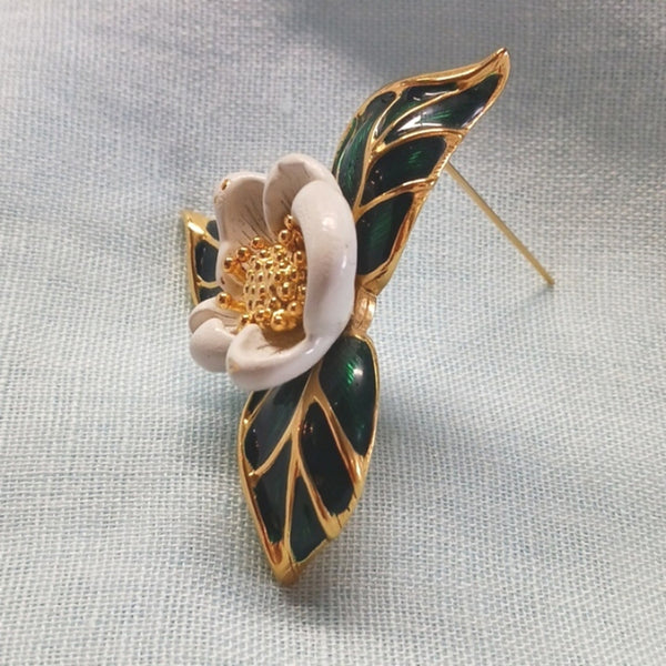 Monet Vtg White Enamel Flower Pin.