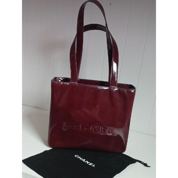 CHANEL WINE PATENT SMALL TOTE BAG.