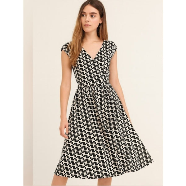 DKNY NWT Black And White Print Dress With Belt