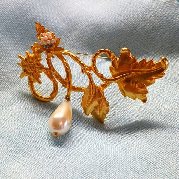 Avon Vtg Gold W Bee Pearl.