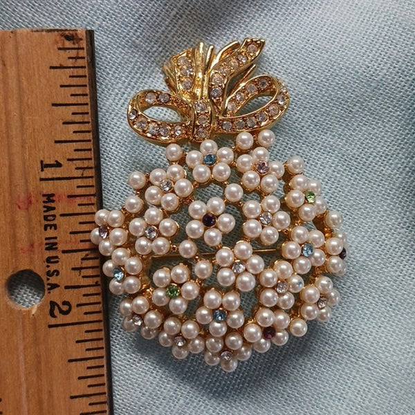 Pearl Bouquet W Gold Bow.