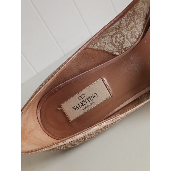 VALENTINO TAN LACE PEEP TOE W BOW PUMPS.