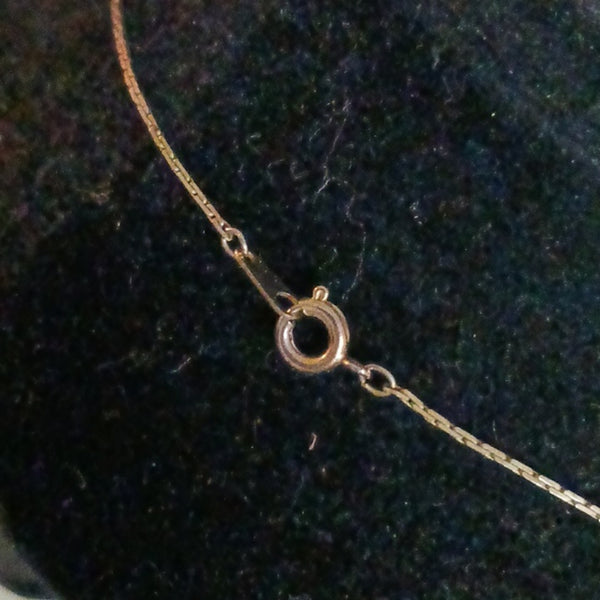 Vtg Gold Leaf Pendant Necklace.