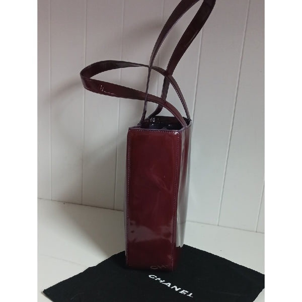 CHANEL WINE PATENT SMALL TOTE BAG.