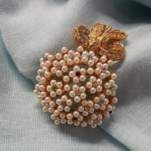 Pearl Bouquet W Gold Bow.