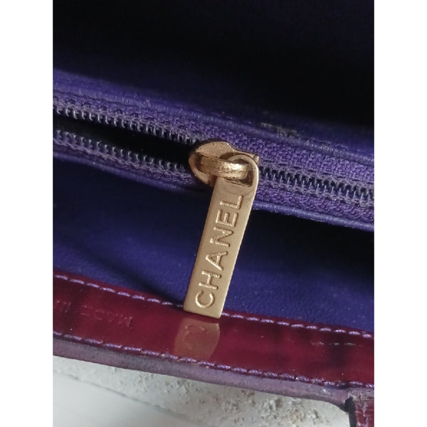 CHANEL WINE PATENT SMALL TOTE BAG.