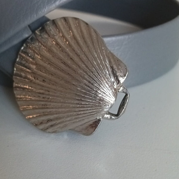 Mimi D Vintage Silver Shell Buckle Gray Belt.
