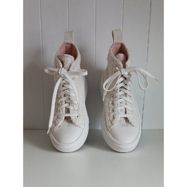 CONVERSE NEW FLEECE PLATFORM HI TOPS.