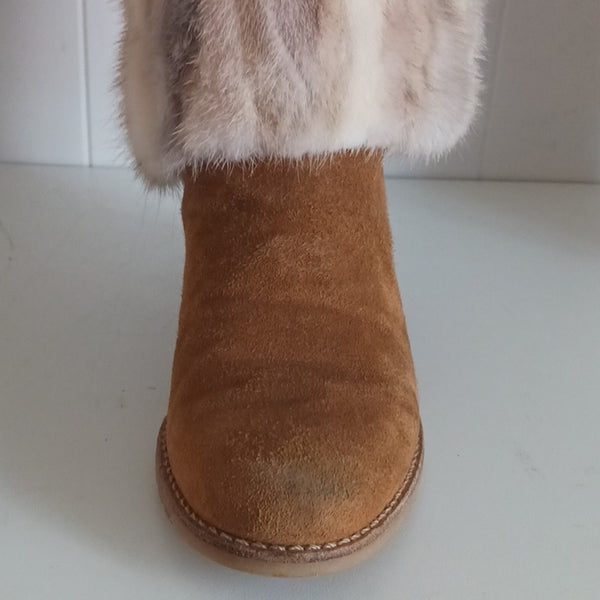 Suart Weitzman Tan W Fur Trim  Bootles.