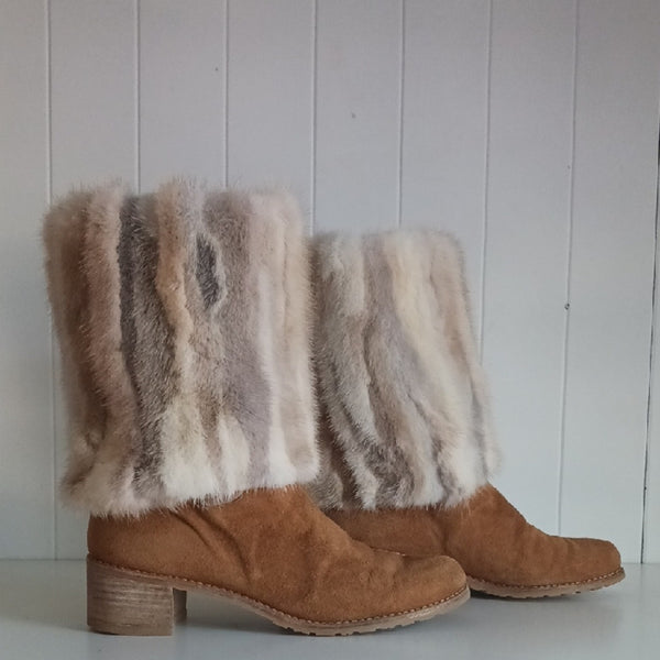 Suart Weitzman Tan W Fur Trim  Bootles.