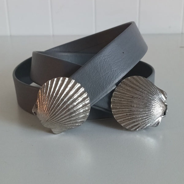 Mimi D Vintage Silver Shell Buckle Gray Belt.