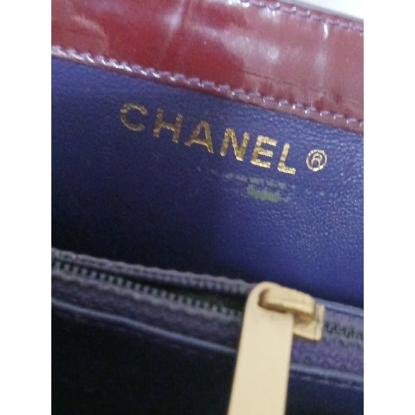CHANEL WINE PATENT SMALL TOTE BAG.