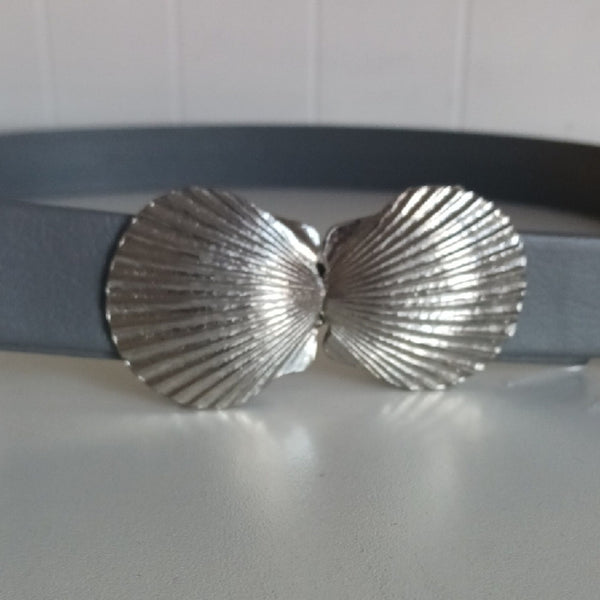 Mimi D Vintage Silver Shell Buckle Gray Belt.