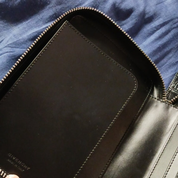 Givenchy Sm Black Crocodile-Pattern Leather Zip Clutch.