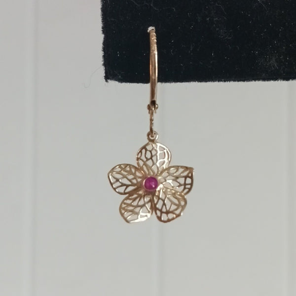 14kt Filagree W Ruby Flowers Earrings.