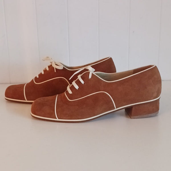 Gucci NIB Brown Suede Laced Low Heel with White Trim Shoes.