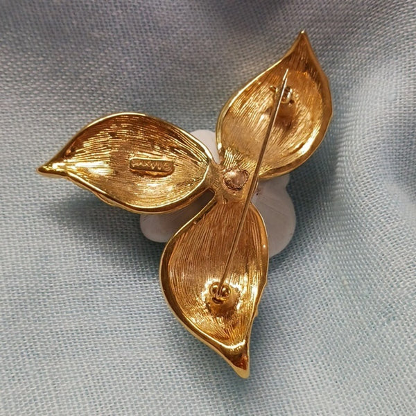 Monet Vtg White Enamel Flower Pin.