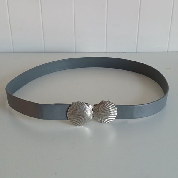 Mimi D Vintage Silver Shell Buckle Gray Belt.