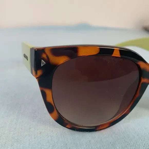 Erroca Tortoise and Green Sunglasses